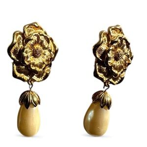 Vintage Avon Designer Style Pierced Gold Tone Floral Drop Earrings